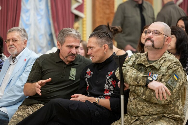 Церемонія вркучення нагороди Національна легенда України