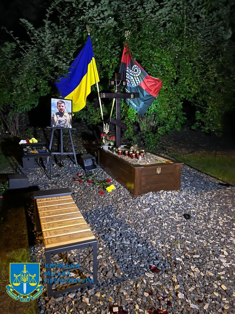 Вандалізм на могилах Да Вінчі, Джуса та Петриченка