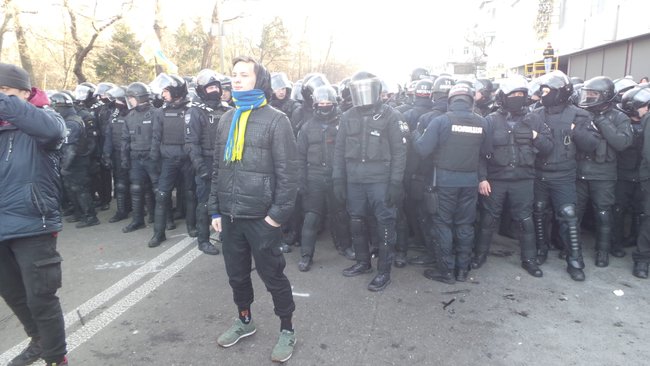 Митингующие против рынка земли установили под Радой палатки 20