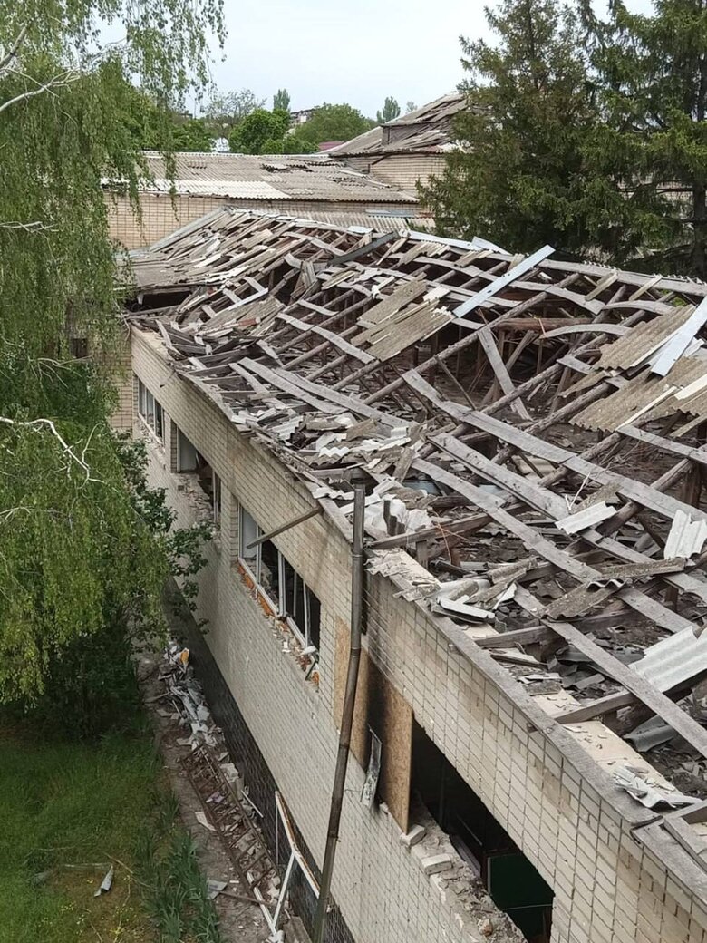 Russians attacked a school in Beryslav