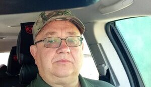 Військовий лікар Всеволод Стеблюк: "Дістали маленький мішок. Я подумав, що там вугольки або фрагменти тіл. Розкрили, а там згниле оголене тіло дівчинки, напевно, років 10-11. Такі речі реально перевертають всю свідомість"