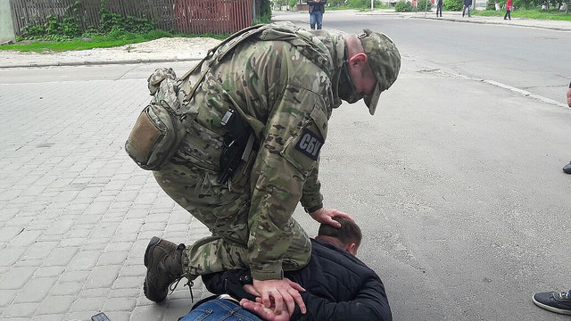В Житомире СБУ разоблачила сотрудника внутренней безопасности Нацполиции на крышевании проституции 01
