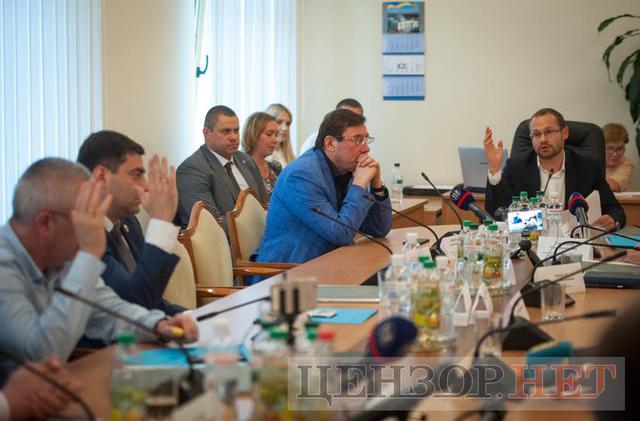 Комитет Рады проголосовал за снятие депутатской неприкосновенности с Добкина 05