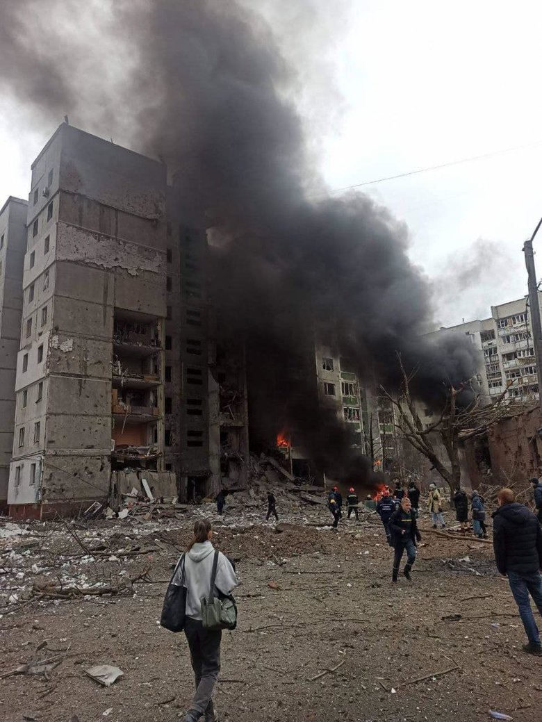 Російські окупанти нанесли ракетний удар по житловим будинкам у центрі Чернігова: И это они, бл#дь, не бомбят дома жилые?! Это п#здец! 07