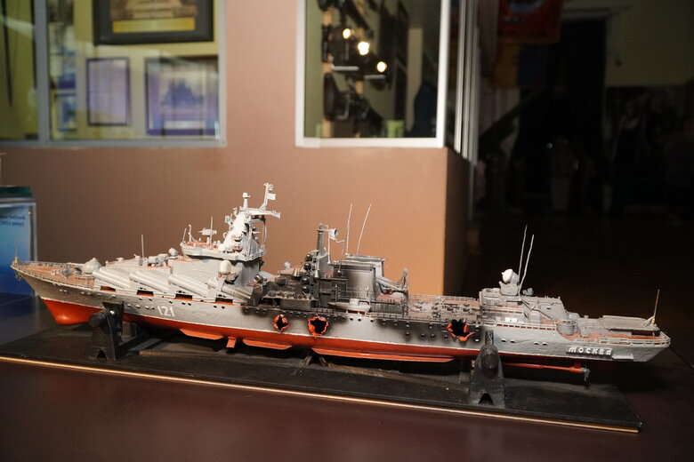 Военная разведка показала военным атташе фильм об освобождении острова Змеиный 08