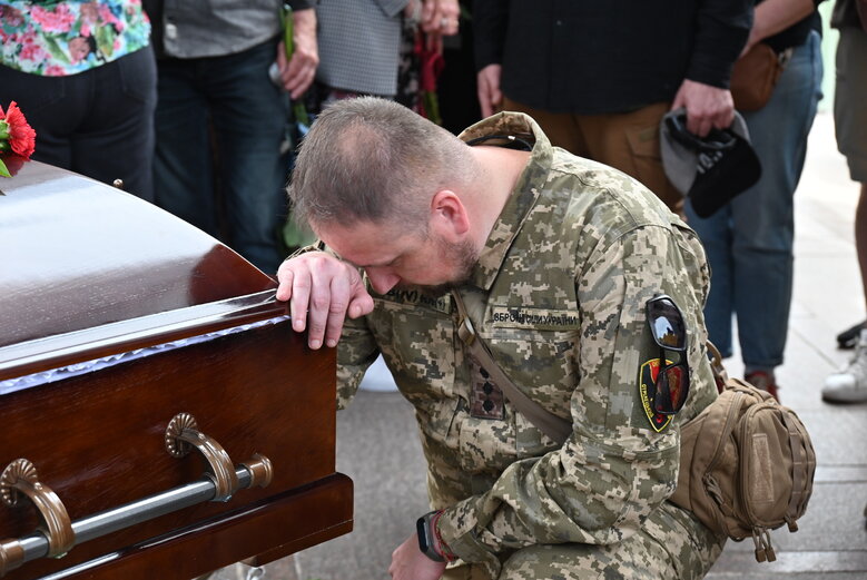 У Києві попрощалися із воїном Едуардом Хатмулліним