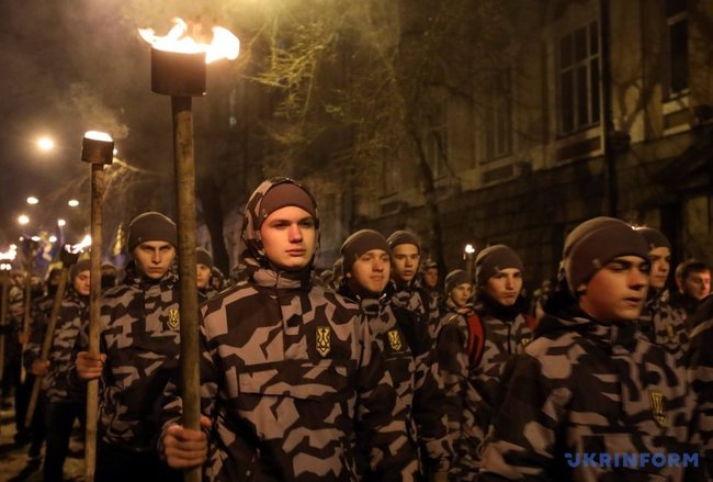 Памятник Героям Крут у Києві встановили у місці, звідки 100 років тому студенти і гімназисти вирушали на бій 03 Памятник Героям Крут у Києві встановили у місці, звідки 100 років тому студенти і гімназисти вирушали на бій 03
