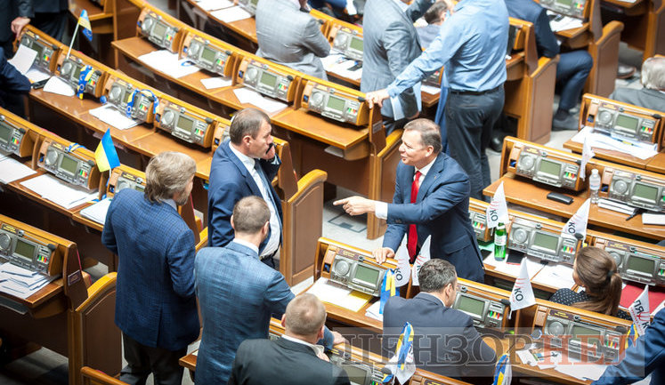 Рада сегодня рассмотрит увеличение штрафа за парковку на местах для инвалидов в 2,2 раза и запрет стерилизации недееспособных физлиц