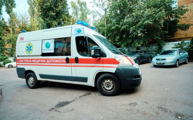 Благодійний фонд Велич Життя передав карету швидкої допомоги прифронтовій лікарні Донеччини 08