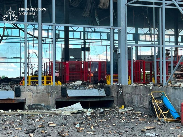 РФ вдарила по поштовому терміналу на Харківщині: 4 загиблих, 20 поранених