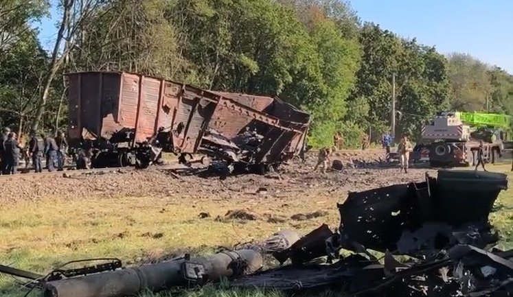 Вибух боєприпасів на Київщині: пошкоджена колія та обірвана контактна мережа. ВIДЕО
