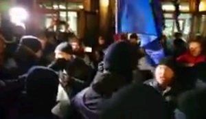 Около 20 активистов пытались сорвать концерт Потапа и Насти в Киеве. ВИДЕО