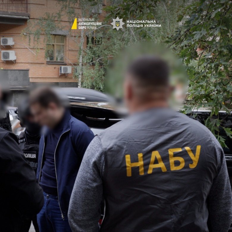 Псевдопрацівник НАБУ вимагав 500 тис. доларів хабаря