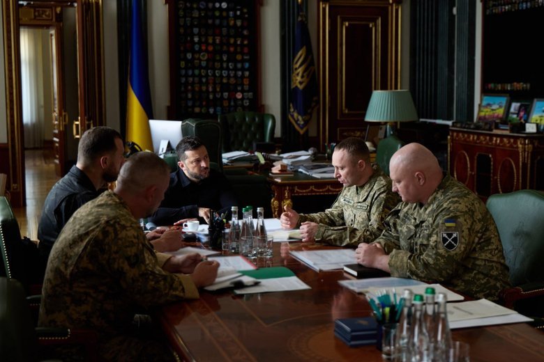 Зеленский провел совещание по ситуации на востоке Украины