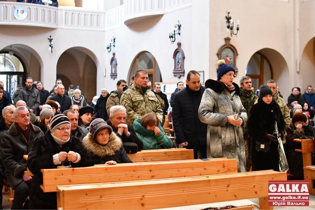Із загиблим у зоні АТО воїном ДУК Правий сектор Андрієм Витвицьким попрощалися в Івано-Франківську 04