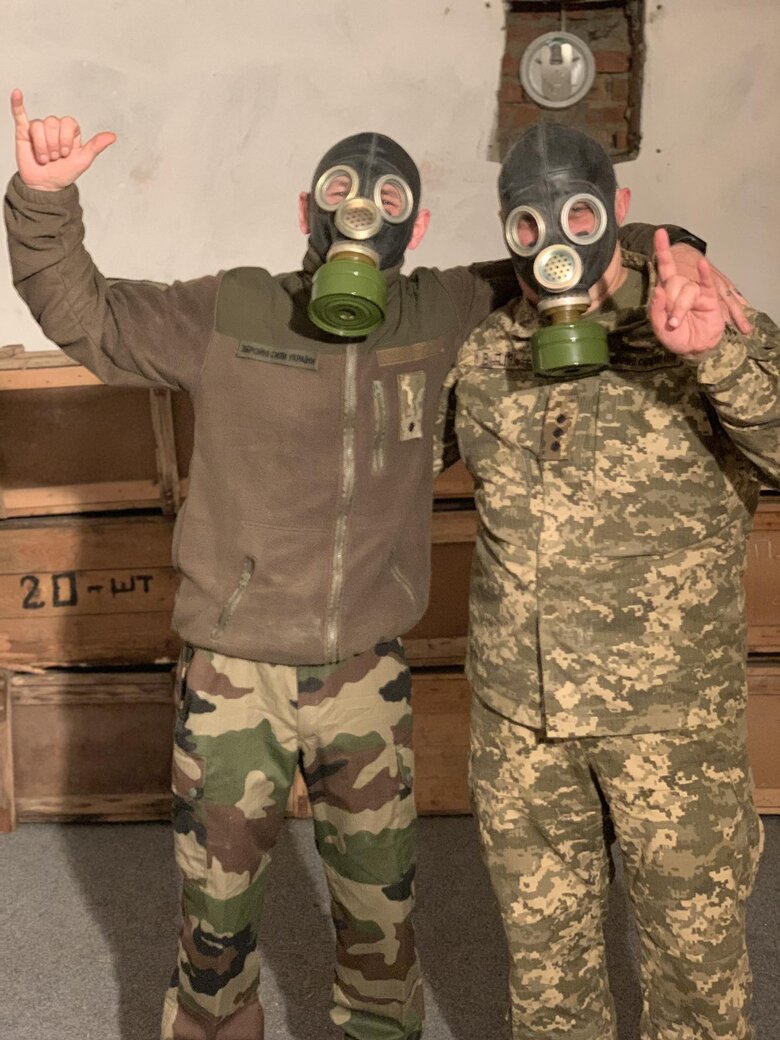 Музикант та офіцер ЗСУ Саша Буль: Ми можемо довго сратися про Схід і Захід, але коли припече, ми, як мурахи, зібралися - і російські колони палали від Сумщини і до Чорного моря… 05 Музикант та офіцер ЗСУ Саша Буль: Ми можемо довго сратися про Схід і Захід, але коли припече, ми, як мурахи, зібралися - і російські колони палали від Сумщини і до Чорного моря… 05