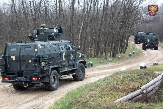 Десантники на Житомирщині провели бойові стрільби з великокаліберних кулеметів, встановлених на бронеавтомобілі, - командування ДШВ 02