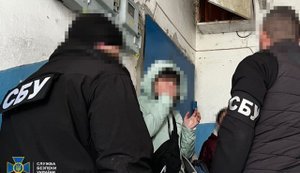 Мешканка Дружківки чекала на прихід РФ та шпигувала в оселях українських воїнів. Її затримали, - СБУ. ФОТО