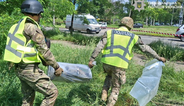 Полицейские изъяли боевую часть "Герань-2" у дороги в Шевченковском районе Киева. ФОТО