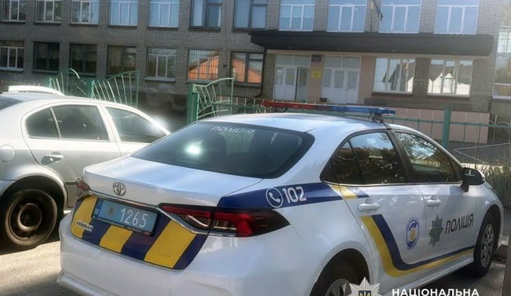 11-річна дівчинка принесла навчальні гранати до гімназії в Бердичеві і намагалася розібрати: предмет спрацював, ніхто не постраждав