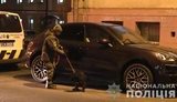 Перехожий затримав у центрі Києва чоловіка, який прикріплював підозрілий предмет на машину, - поліція. ФОТОрепортаж