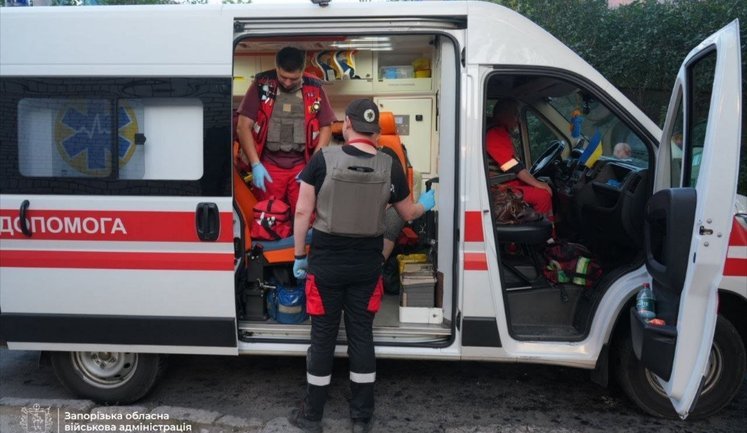 Удар КАБом по Запоріжжю: загинув 67-річний чоловік, триває пошук людей під завалами. ВІДЕО+ФОТОрепортаж