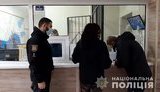 У центрі Одеси 19-річна дівчина вдарила чоловіка ножем у груди. ВIДЕО