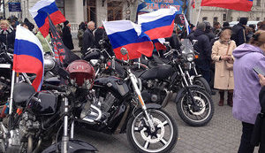 Путинские байкеры в Грузии ударили женщину за попытку снять "георгиевскую ленточку". ВИДЕО
