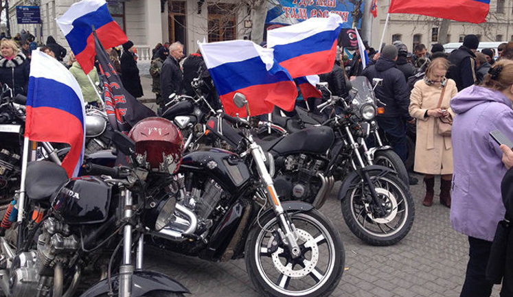 Путинские байкеры в Грузии ударили женщину за попытку снять "георгиевскую ленточку". ВИДЕО