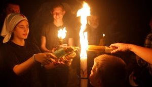 УПЦ МП кличе парафіян за благодатним вогнем, незважаючи на карантин