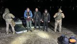 Прикордонники затримали трьох чоловіків, які пливли до Молдови