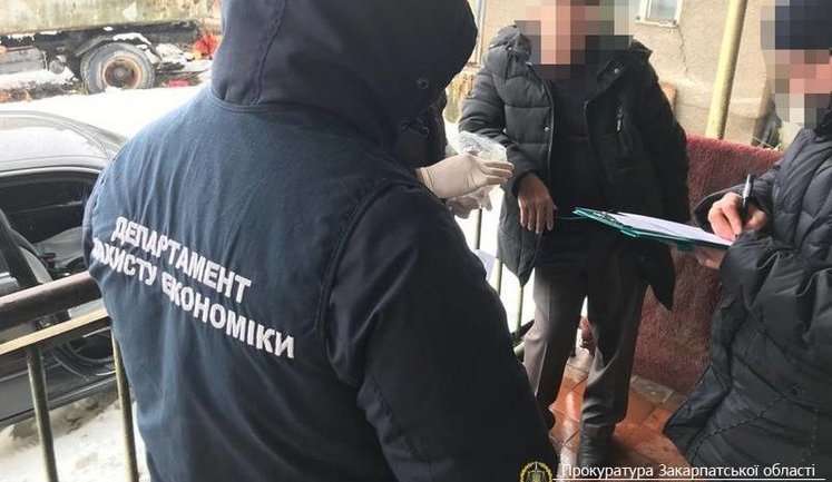 Чиновника ЖКГ затримано на одержанні $8 тисяч хабара на Закарпатті, - прокуратура. ВІДЕО+ФОТОрепортаж
