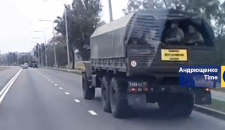 Large redeployment of Russian troops to front was spotted in Mariupol: columns were moving to Vremivsk direction. VIDEO