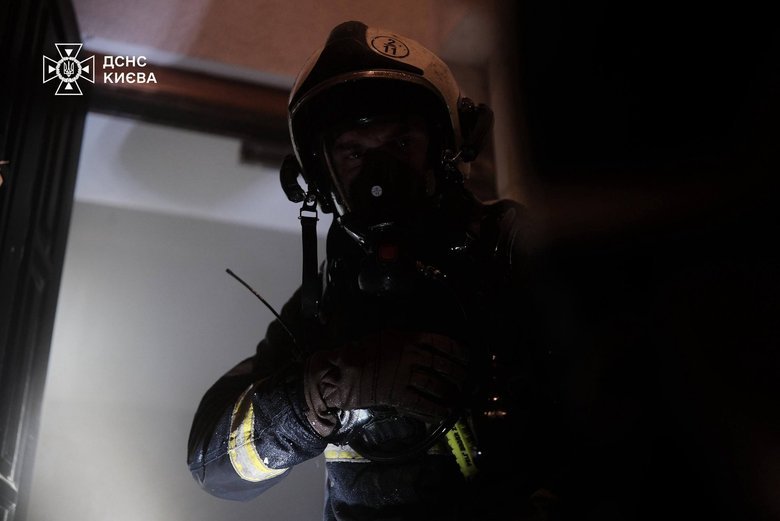 горить багатоповерхівка у Києві