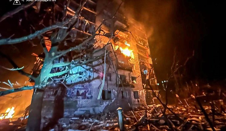 Наслідки ракетного удару РФ по Балаклії: атаковано район щільної забудови, 3 загиблих, серед поранених - діти. ФОТОрепортаж