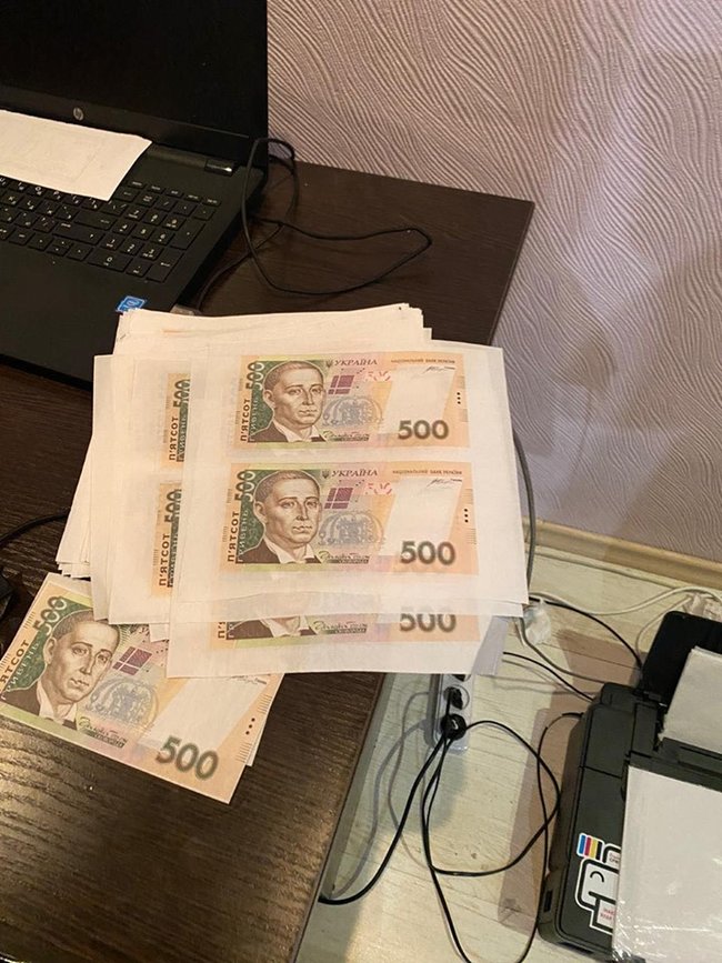 Задержан одессит, изготовлявший фальшивые деньги номиналом 500 и 200 грн, - прокуратура 04