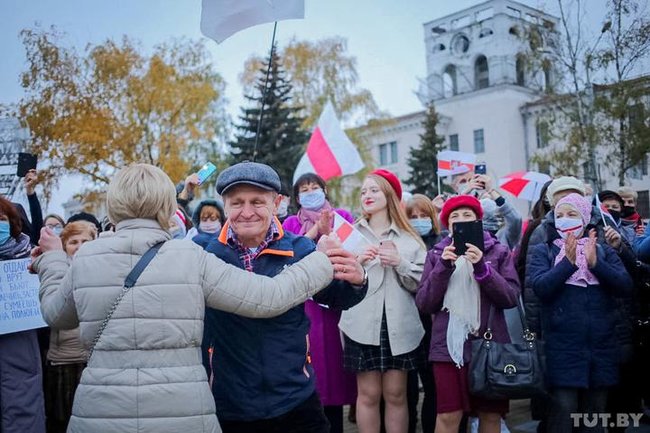 Многолюдный марш пенсионеров и медиков прошел в Минске 24