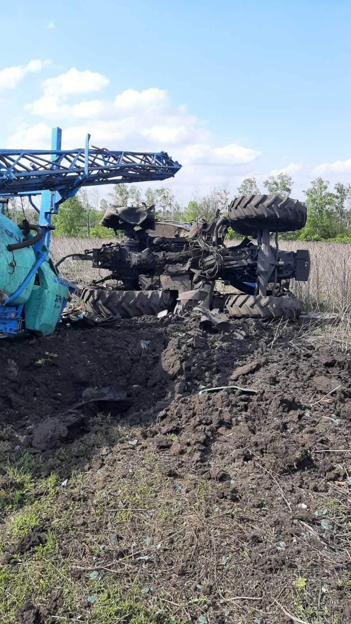 Tractor driver hits an anti-tank mine in Kharkiv region 01