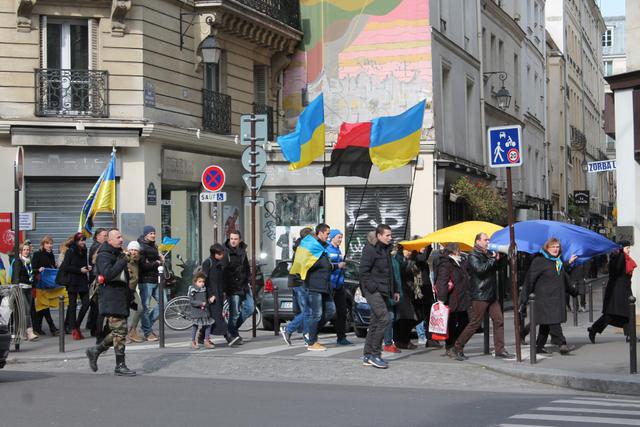 акция париж марш