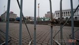 Гулять на Майдане уже нельзя - забор под охраной "Беркута" начинается сразу у выхода из метро