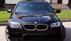 BMW заявила, що припинила нелегальний експорт своїх авто до РФ