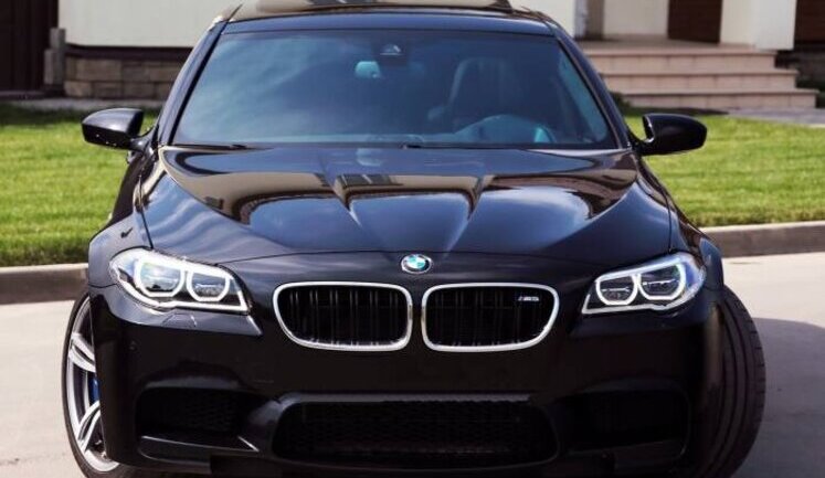 Компанія BMW заявила, що припинила нелегальний експорт своїх авто до РФ
