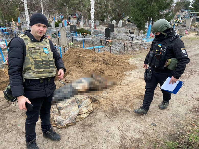 На Харківщині ексгумували тіло чоловіка, якого вбили російські військові 02