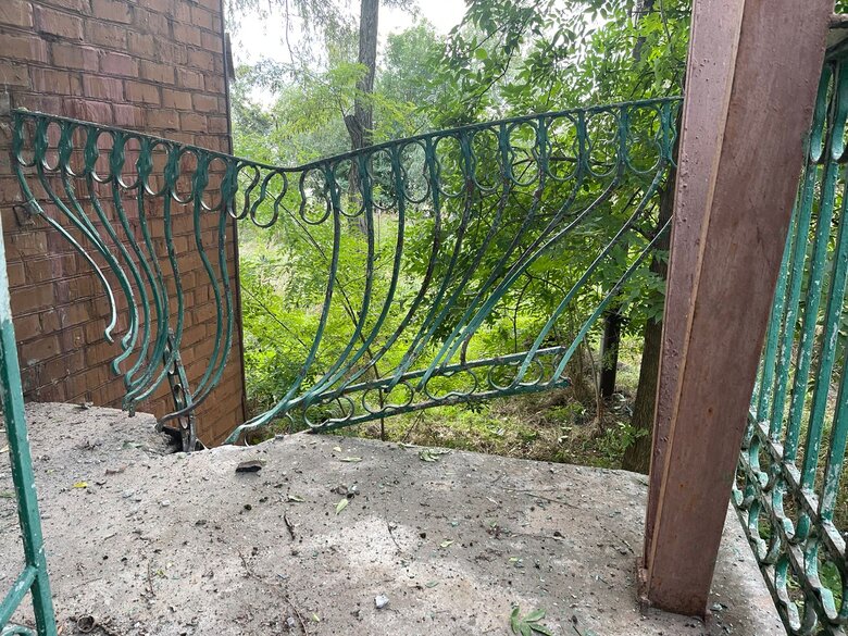 Наслідки ворожих обстрілів Дніпропетровщини: Пошкоджено дві бази відпочинку 01