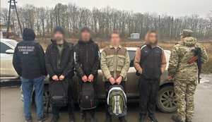 Прикордонники зірвали втечу трьох чоловіків до Молдови — "гід" вимагав $36 000. ФОТО