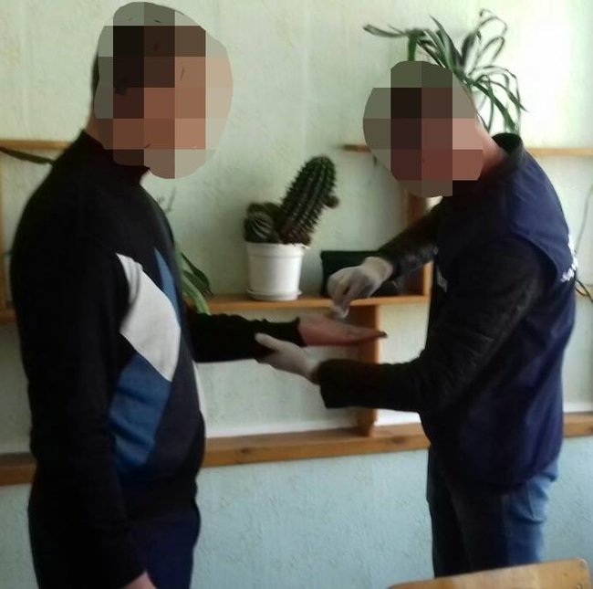 Заступника директора ВПУ затримано на Сумщині під час одержання 12 тис. грн хабара, - прокуратура 01 Заступника директора ВПУ затримано на Сумщині під час одержання 12 тис. грн хабара, - прокуратура 01