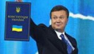 Янукович подписал законы, меняющие Конституцию Украины