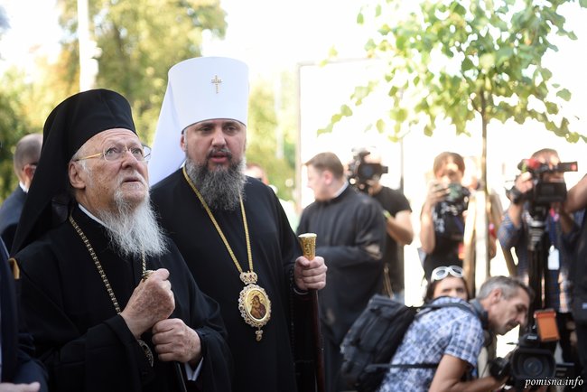 Варфоломей провел благодарственную молитву в Михайловском соборе 03