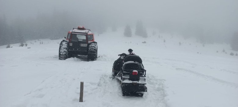Прикордонники врятували порушника у засніжених Карпатах