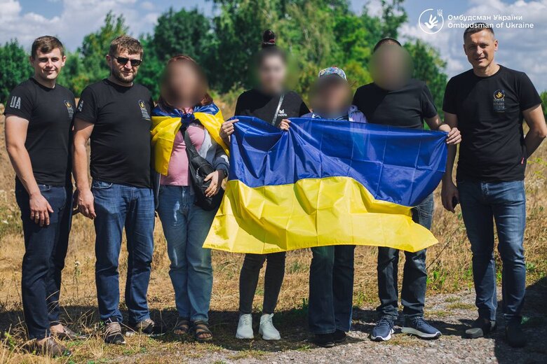 Ще трьох осіб повернули із російської окупації